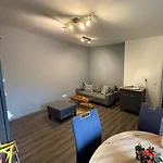 Monteur Und Zentrum Wlan, Kueche Und Parkplatz بيت للعطل *
