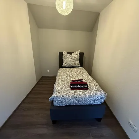 Monteur Und Zentrum Wlan, Kueche Und Parkplatz Herne