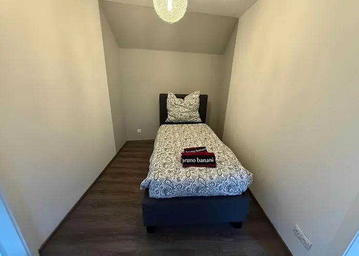 Monteur Und Zentrum Wlan, Kueche Und Parkplatz Herne